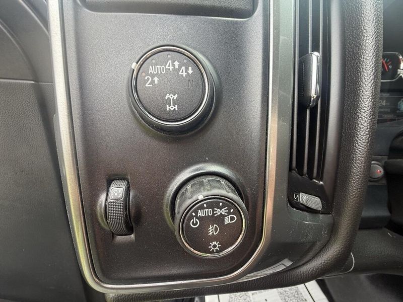 2018 Chevrolet Silverado 1500 LT photo 13