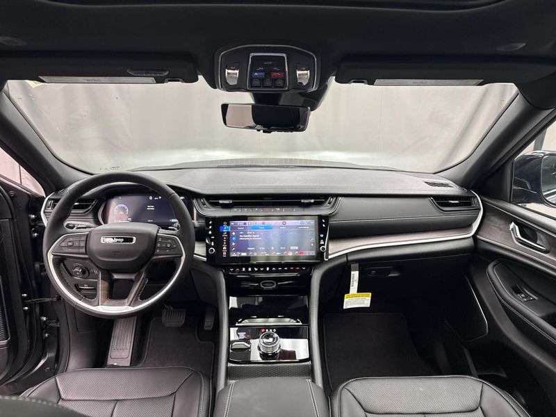 New 2026 Jeep Grand Cherokee Limited Reserve 4x4Image 8