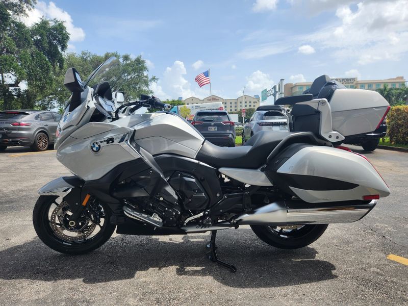 2021 BMW K 1600 B  in a SILVER exterior color. BMW Motorcycles of Miami 786-845-0052 motorcyclesofmiami.com 