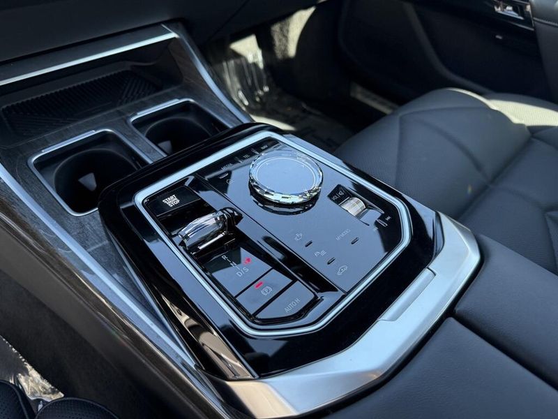 2025 BMW 7 Series 740iImage 26