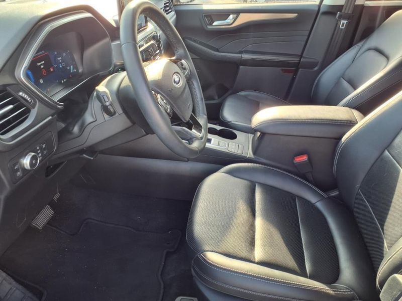 Used 2021 Ford Escape Hybrid TitaniumImage 11