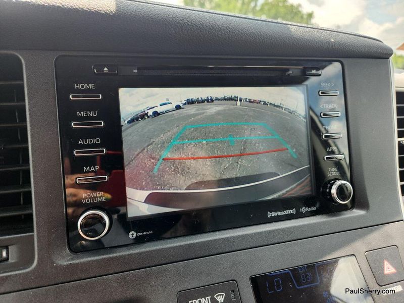 Used 2020 Toyota Sienna XLEImage 2