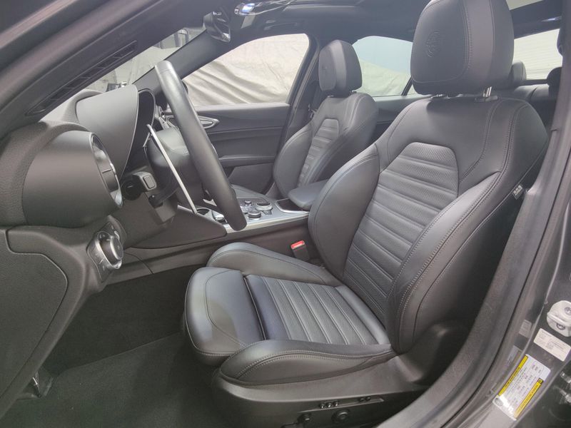 2024 Alfa Romeo Giulia Veloce AWD w/Sunroof/NavImage 15