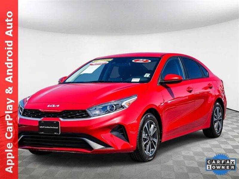 Used 2022 Kia Forte LXSImage 5