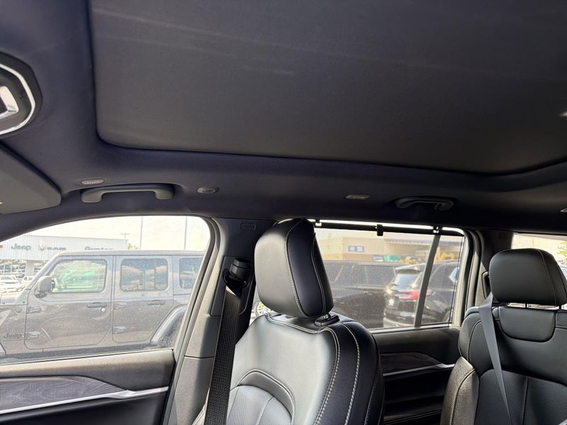 Used 2024 Jeep Grand Cherokee L LimitedImage 38