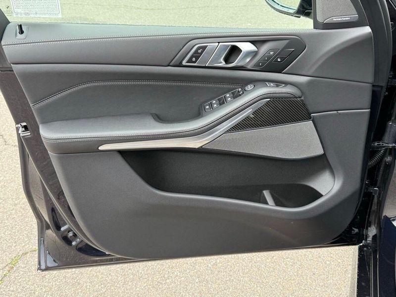 New 2026 BMW X5 M60iImage 18