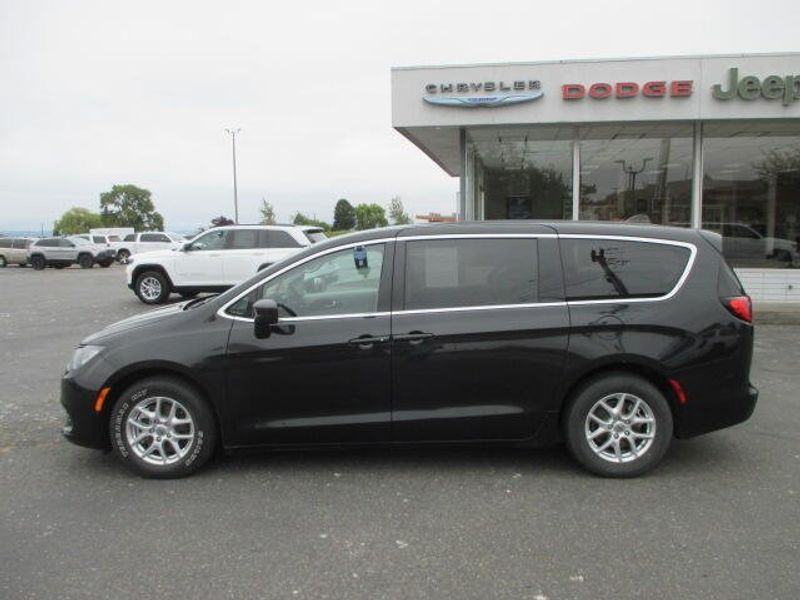 Used 2023 Chrysler Voyager LXImage 13