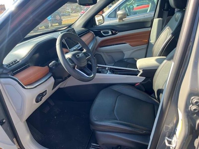 Used 2023 Jeep Compass LimitedImage 5