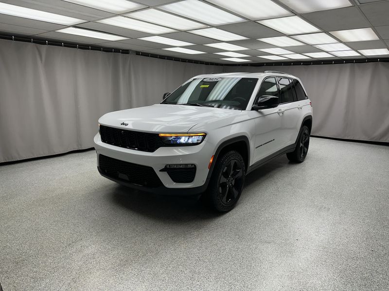 Used 2025 Jeep Grand Cherokee LimitedImage 17