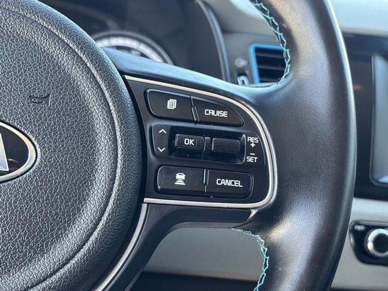 Used 2019 Kia Niro Plug-In Hybrid LXImage 23