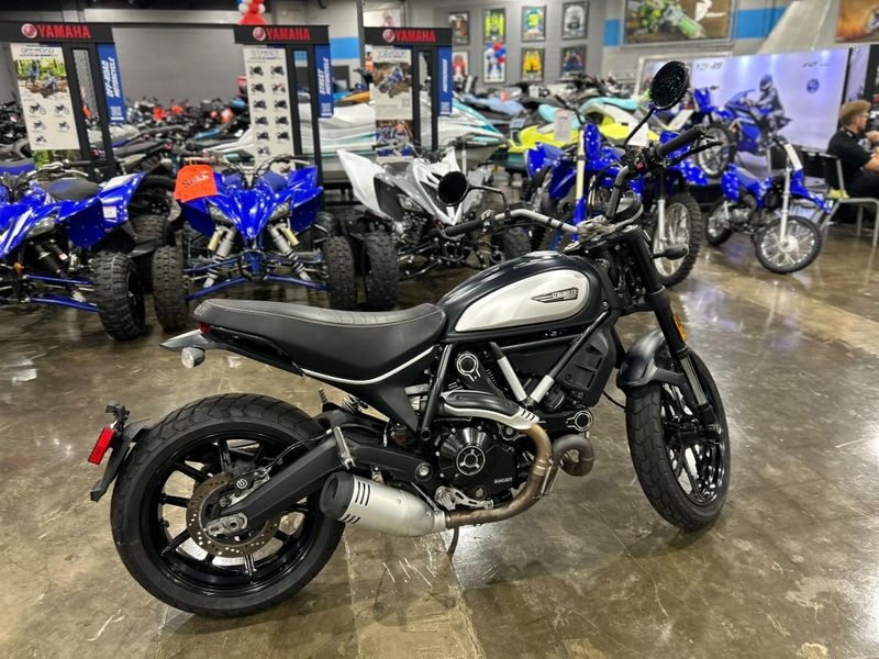 Used 2022 Ducati SCRAMBLER ICON DARK Image 5