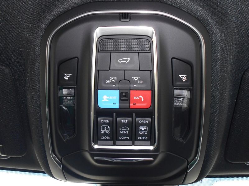 2025 Jeep Grand Cherokee L Limited 4x4Image 18