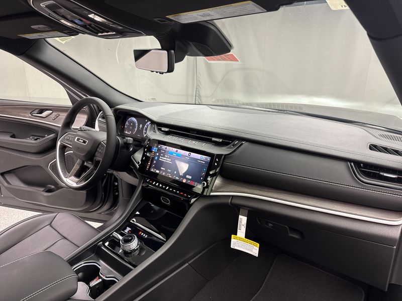 New 2026 Jeep Grand Cherokee Limited Reserve 4x4Image 17