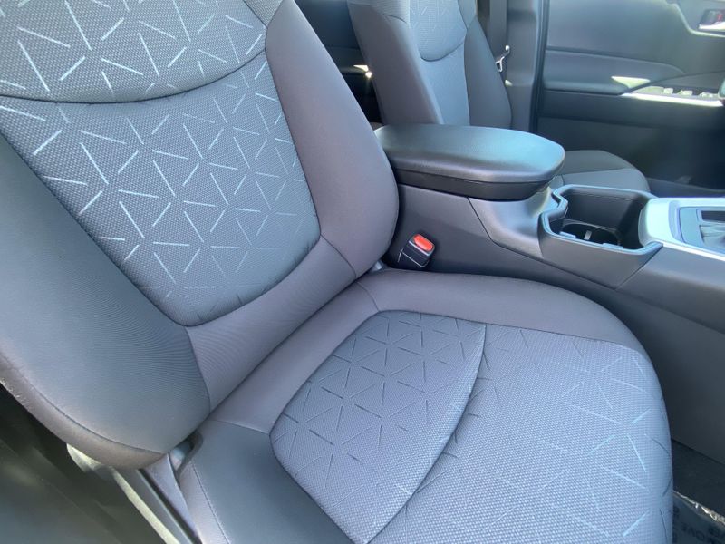 2025 Toyota RAV4 XLEImage 11