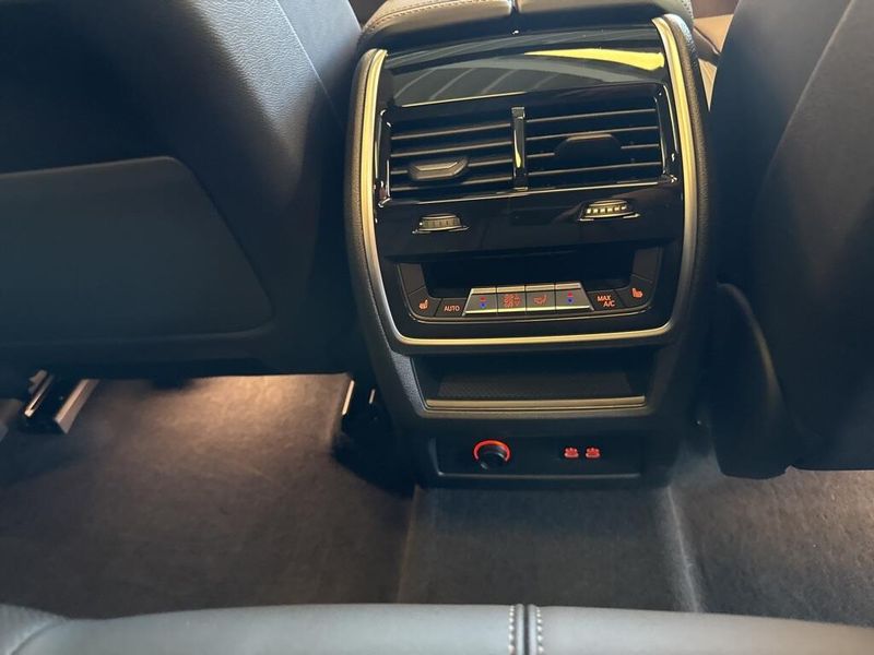 2025 BMW X5 xDrive40i M PACKAGE