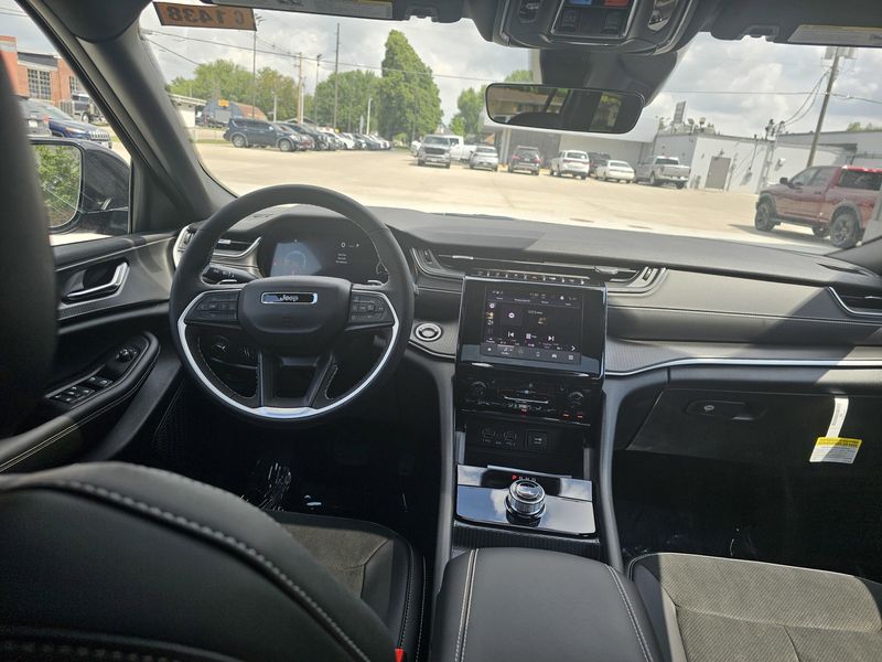 2025 Jeep Grand Cherokee L Altitude XImage 15