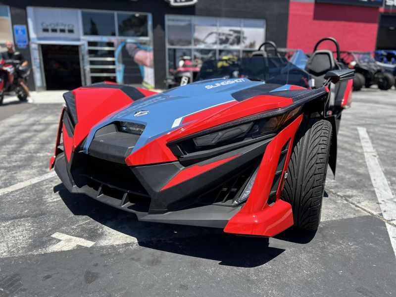 New 2025 Polaris SLINGSHOT SLR AUTODRIVE Image 16