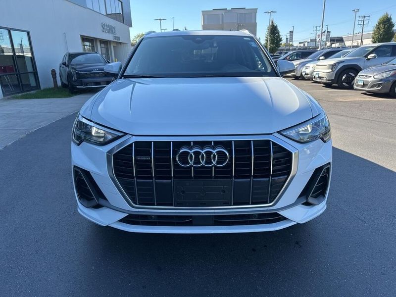 2021 Audi Q3 S line Premium photo 3