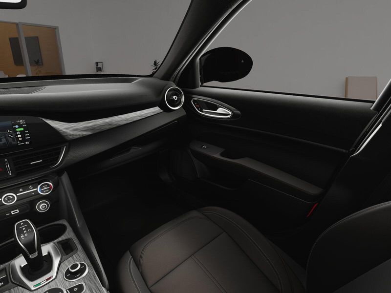 New 2025 Alfa Romeo Giulia AwdImage 35