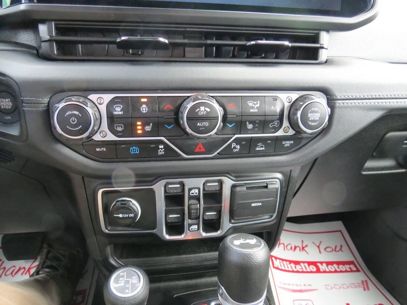 Used 2025 Jeep Wrangler 4xE Sahara 4x4 4dr SUVImage 19