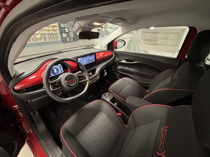 2024 Fiat 500e Inspi(red)Image 5