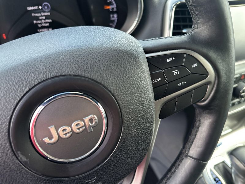 2018 Jeep Grand Cherokee Altitude photo 21