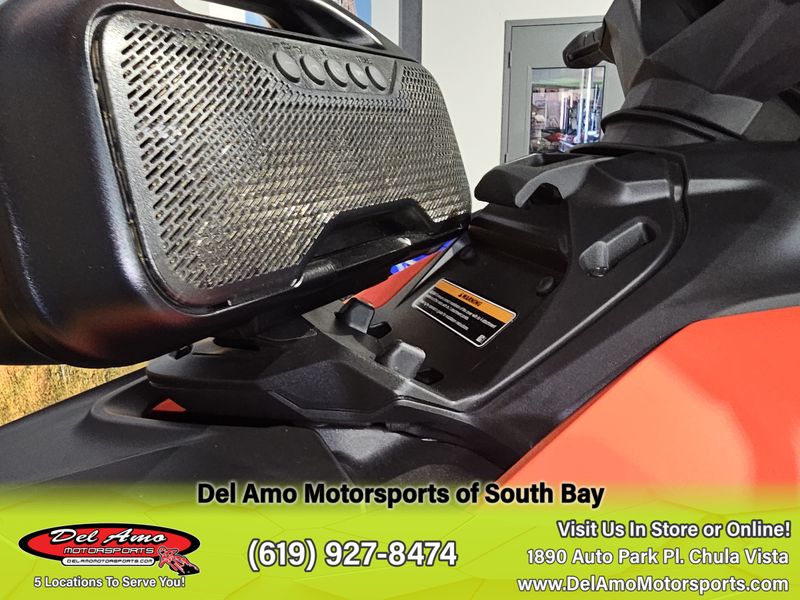 2024 Sea-Doo SPARK FOR 3 (SOUND SYSTEM) Image 2