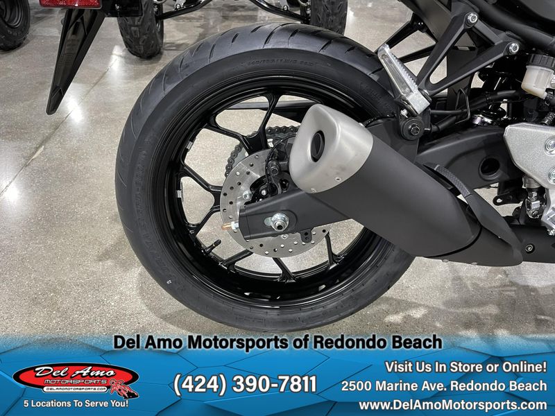 2025 Yamaha YZF-R3 ABS Image 9