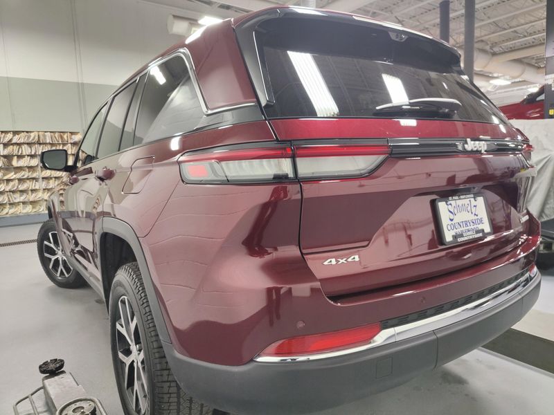 2024 Jeep Grand Cherokee Limited 4x4 w/Sunroof/Lux techImage 15