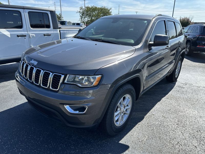Used 2018 Jeep Grand Cherokee Laredo EImage 1
