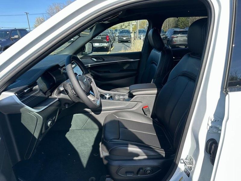 2025 Jeep Grand Cherokee Limited 4x4Image 12