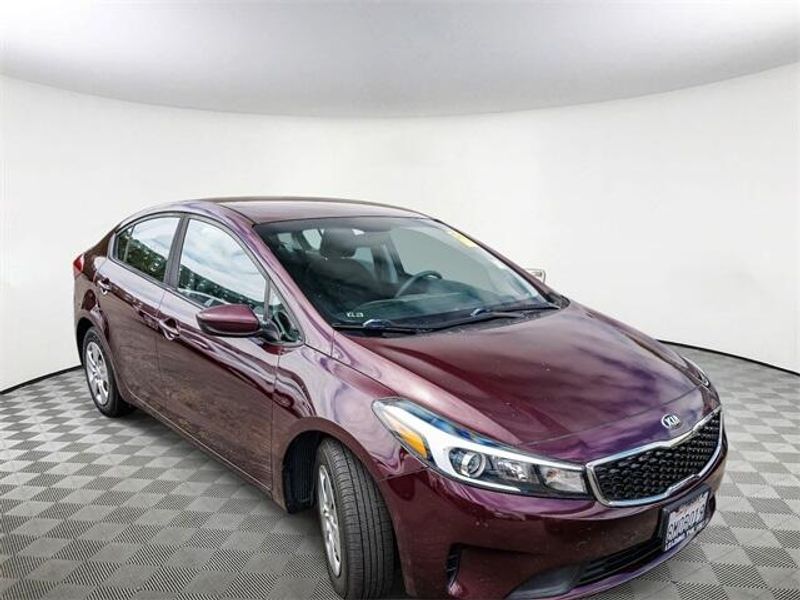 Used 2018 Kia Forte LXImage 2