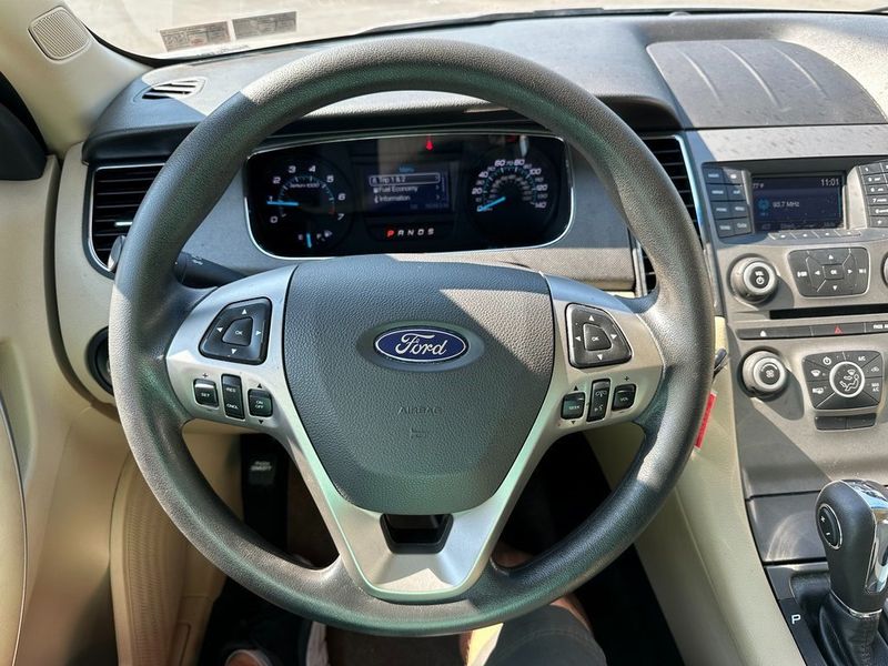 2019 Ford Taurus SEImage 2