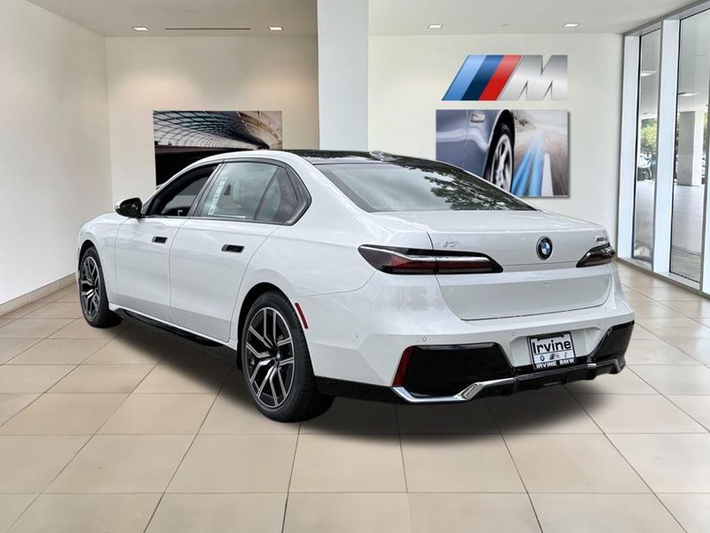 2025 BMW i7 eDrive50Image 8