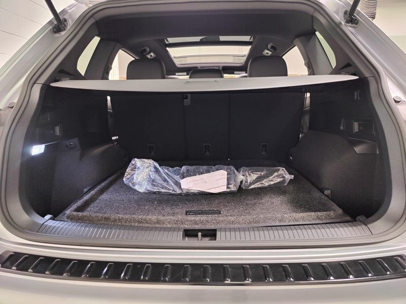 Used 2023 Volkswagen Tiguan AWD SE R-Line Black w/SunroofImage 15