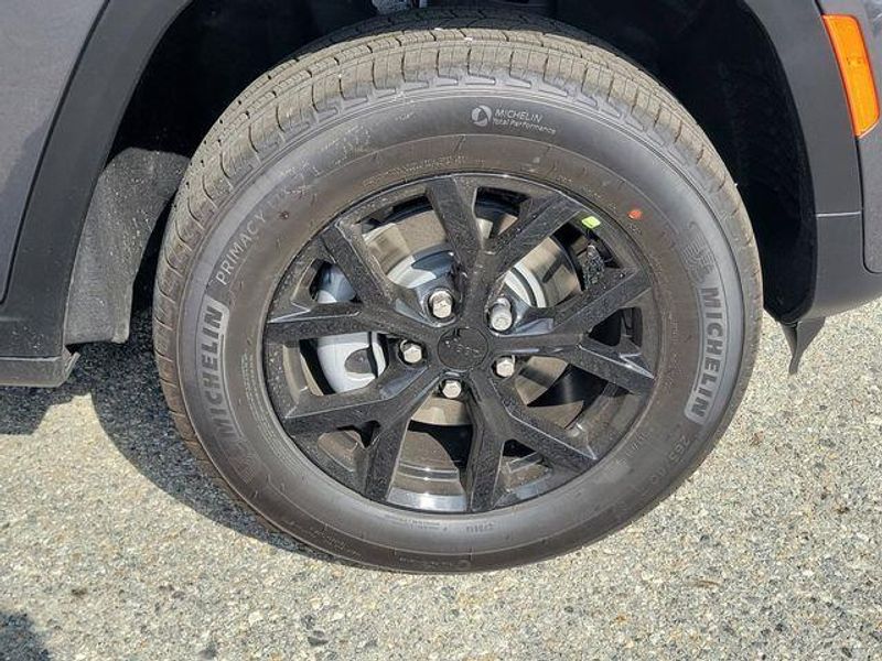 New 2026 Jeep Grand Cherokee Laredo
