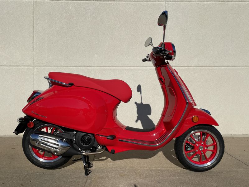 2025 Vespa PRIMAVERA 150 RED Image 1