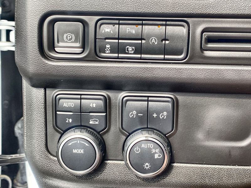 Used 2023 Chevrolet Tahoe RSTImage 17