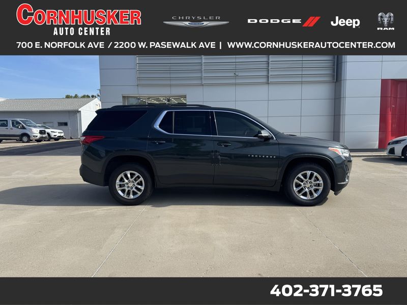 Used 2020 Chevrolet Traverse LT ClothImage 1