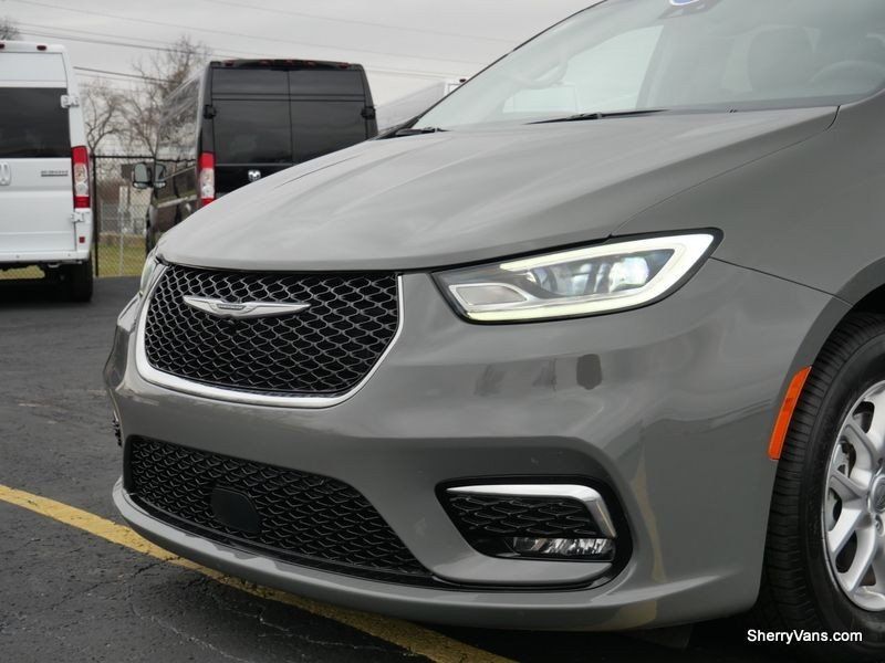 2022 Chrysler Pacifica Touring L in a Ceramic Gray Clear Coat exterior color and Black/Alloy/Blackinterior. Paul Sherry Chrysler Dodge Jeep RAM (937) 749-7061 sherrychrysler.net 
