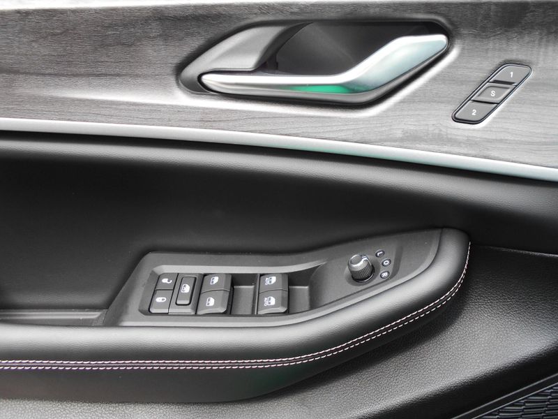 2025 Jeep Grand Cherokee L Limited 4x4Image 23