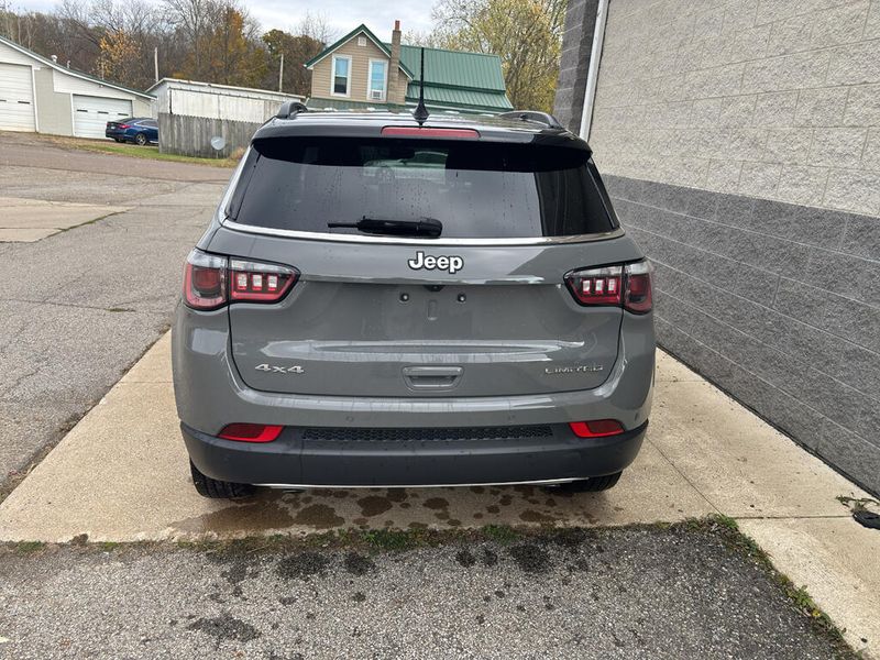 2023 Jeep Compass Limited photo 3