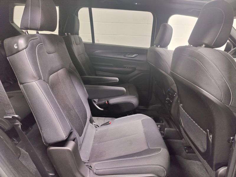 2024 Jeep Grand Cherokee L Laredo X 4x4 w/Sunroof/Lux TechImage 18