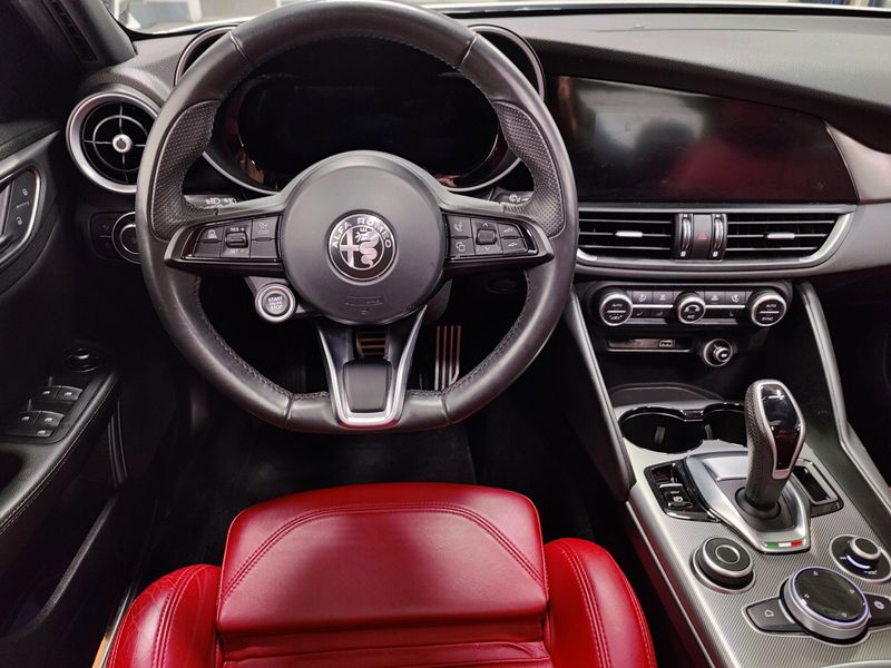 Used 2024 Alfa Romeo Giulia Ti AWD w/Performance Driving PkgImage 16