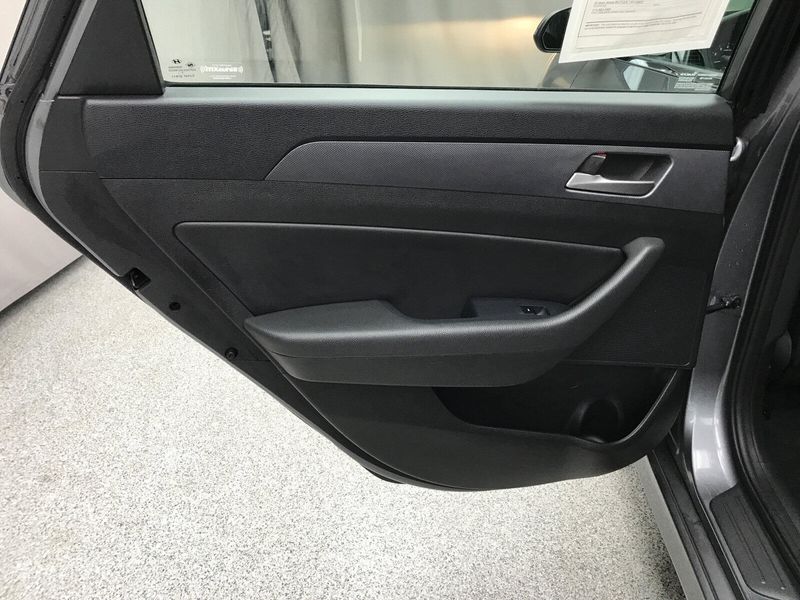 Used 2018 Hyundai Sonata SELImage 8