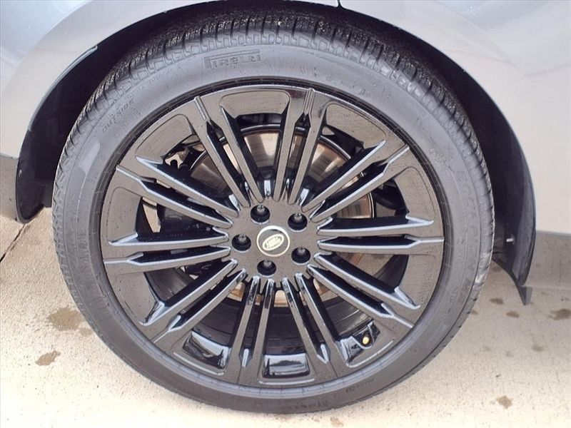 Used 2025 Land Rover Range Rover AutobiographyImage 6