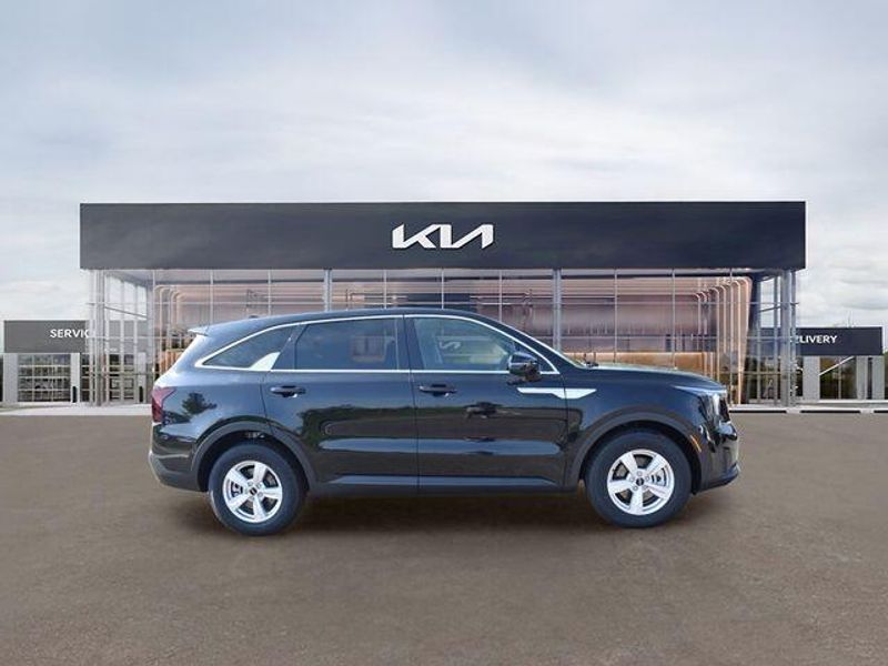 New 2026 Kia Sorento LXImage 2