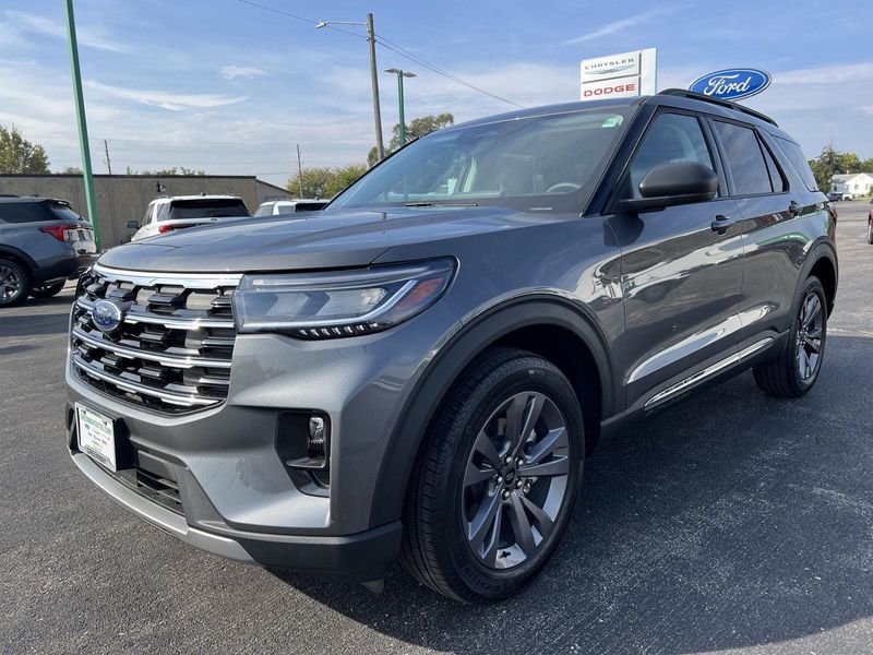 2025 Ford Explorer photo 10