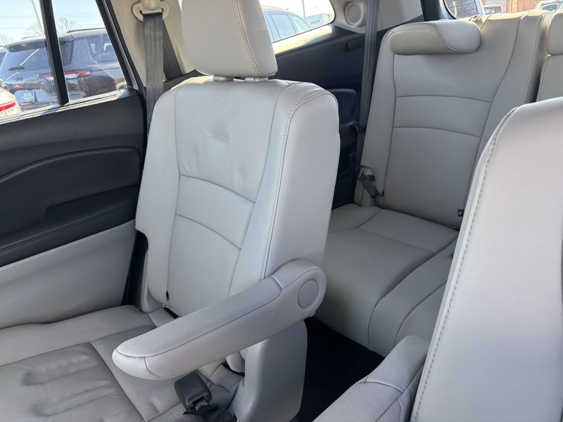 Used 2021 Honda Pilot Touring 7-PassengerImage 18