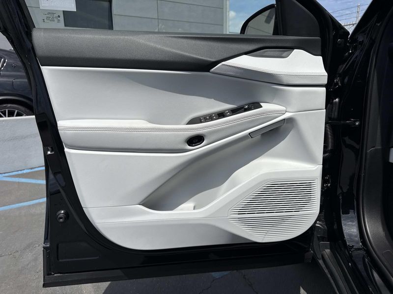 New 2026 Jeep Cherokee Limited 4x4